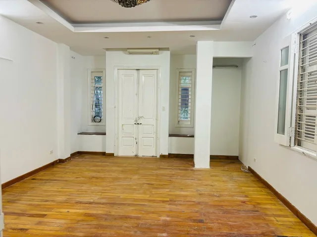 Bán nhà Đầm Trấu lô góc 52.6m² 5 tầng vỉa hè kinh doanh – 28 tỷ