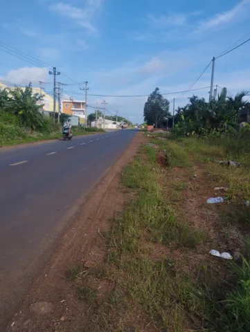 MẶT TIỀN ĐT 31 XÃ EAKAR- ĐĂK LĂK, kết nối Eakar- Krong Năng- Buôn Hồ.
Diện tích : 6,5 x 106 , tc 60
Vị Trí : Cách trung tâm xã Eakar gần 7km, gần ngã ba cây dừa Xuân Phú Mặt tiền kinh doanh buôn bán 
Giá : 1 tỉ xxx
LH