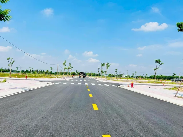 Lô góc 2 mặt tiền _ Gía chào bán tầm 2 Tỷ. Ngay KCN Giang Điền, Gần chợ An Bình. Xây ở_Kinh doanh tốt, có sổ, hỗ trợ trả chậm 50%