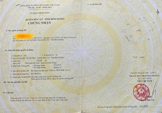 Đất vuông đẹp, rào lưới B40 cắm móc rõ ràng, đường thông 5m, không tranh chấp và bên hông dọc đường đất 2m (dài khoảng hơn 100m đường thông, năm 2026 chuẩn bị lên nhựa 7m).