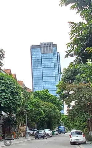 Bán căn góc biệt thự 3.5 tầng thuộc KĐT đại hoàng long suối hoa. Mặt Phố dã tượng. Cạnh khách sạn VINPEARL. Diện tích 186m mặt tiền 14.36m hướng đông nam & đông bắc. Phường kinh bắc tỉnh bắc ninh