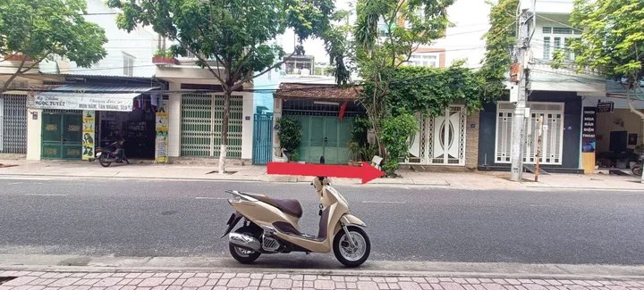 Đất mặt tiền kinh doanh gần biển Nguyễn Lộ Trạch - Phường Nha Trang 
 ☀️Diện tích: 100,3 m² Ngang: 4,99 m
 ☀️Đường hiện trạng: 9 m (quy hoạch 14 m)