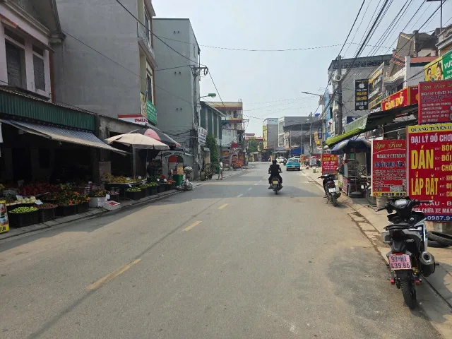 Bán đất mặt đường sơn đông khu đa cấu nam sơn. Kinh doanh tốt. Diện tích 72m mặt tiền 4.5m hướng tây bắc. Phường nam sơn tỉnh bắc ninh