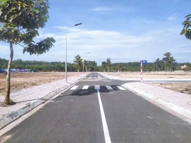 Chỉ hơn 10tr/m2 cho 100m2 thổ cư ngay sân bay Long Thành. Hạ tầng 100%_Full thổ cư_Xây dựng tự do. Có sổ sẵn. Chiết khấu tới 200tr