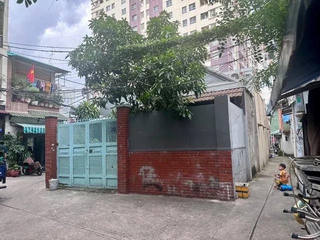 Nhà Góc 3 Mặt Hẻm, DT: 10,5x17,6= 185m² , giá 18.5 tỷ Phường Phú Thọ Hòa