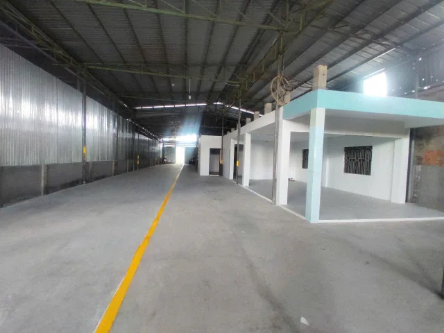 Cho thuê kho 504m2 xe container vào trong kho vi vu