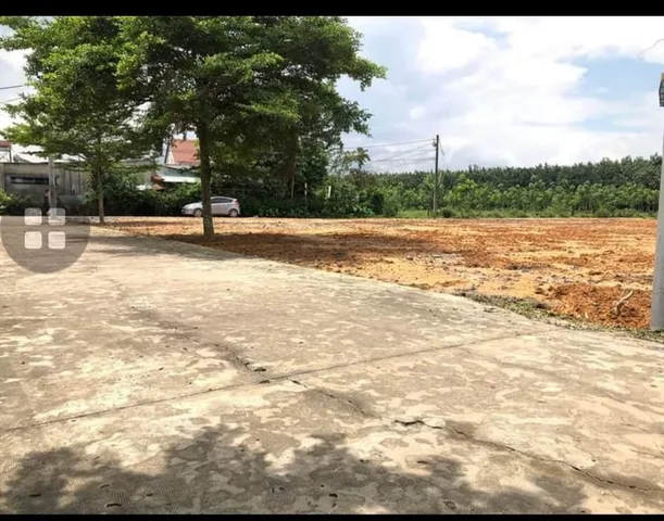 BÁN 4 LÔ MẶT TIỀN 20X50=1010M2 SHR CÓ 400M THỔ CƯ SÁT CHỢ GIÁ 290 TRIỆU/S 0938889035 A ÚT