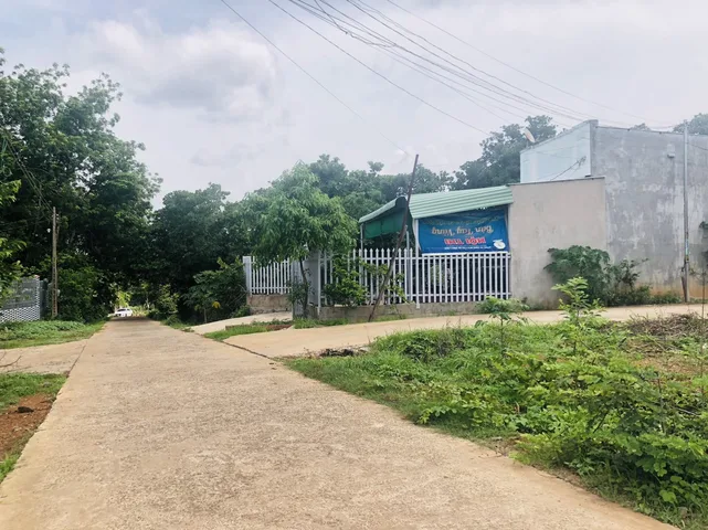 BÁN 4 LÔ MẶT TIỀN 20X50=1010M2 SHR CÓ 400M THỔ CƯ SÁT CHỢ GIÁ 290 TRIỆU/S 0938889035 A ÚT