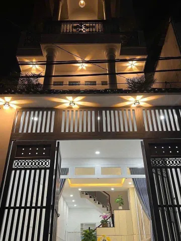 Bán nhà Bình Thạnh đường Hoàng Hoa Thám, P5, Bình Thạnh DT 63m2, SHR giá chỉ 1tỷ950tr.