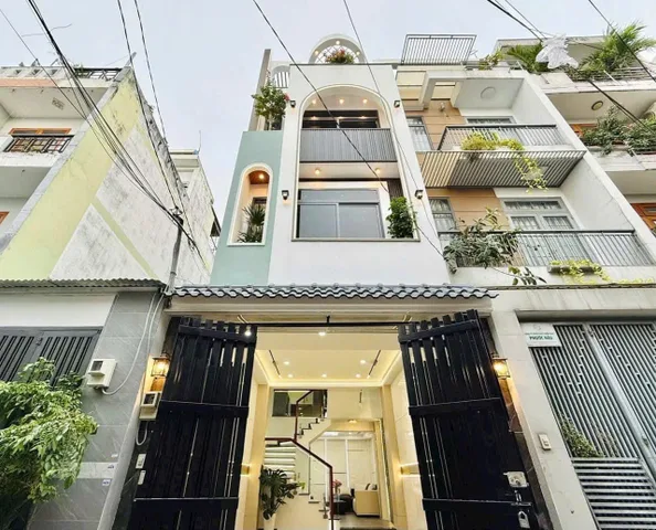 Bán nhanh nhà Nguyễn Trãi, P14, Q5. Xây 1 trệt 1 lầu. Giá 3 tỷ 400. Gần chợ Phùng Hưng. Sổ riêng