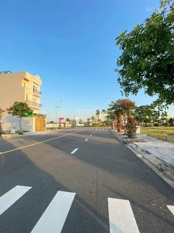 Cắt lỗ sâu lô đất 150m2 ngay sát chợ An Bình - Lục Quân- kết nối về sân bay 5p-sổ sẵn công chứng ngay-hỗ trợ vay 70%