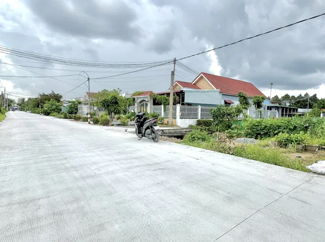 Bán đất MT đường 8 Thăng (bê tông 6m) gần QL1A, dt 234.6m² ngang 10m giá 2.8 tỷ Xã Bình Đức