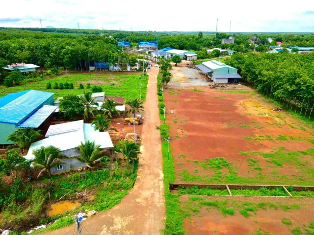 2 LÔ CẦN BÁN GẤP 10X40=400M2 TC SHR NGAY CHỢ ĐƯỜNG 18M GIÁ 290TR/s 093.888.9035