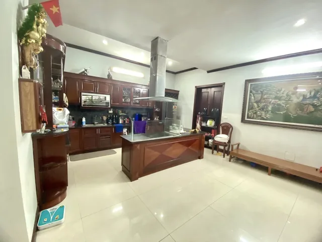 Bán nhà Ngọc Lâm 220/280 T1m² ngang 10m giá 55.5 tỷ Phường Bồ Đề (LH: Zalo 0862299066)