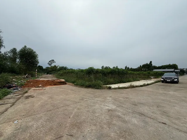 Bán đất 2MT 300m² ngang 15m giá 4.3 tỷ Xã Hy Cương