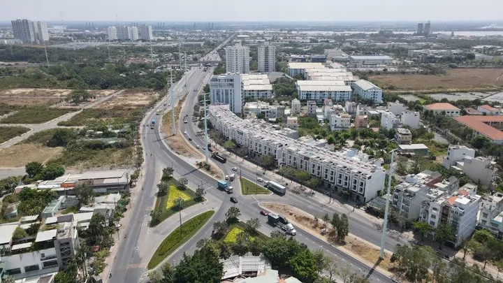 BÁN LÔ ĐẤT 115 M2 THỔ CƯ 85 M2 MẶT TIỀN NGUYỄN THỊ TƯ – ĐƯỜNG 40M – CẢNG PHÚ HỮU (Q9) chỉ 4,64 tỷ