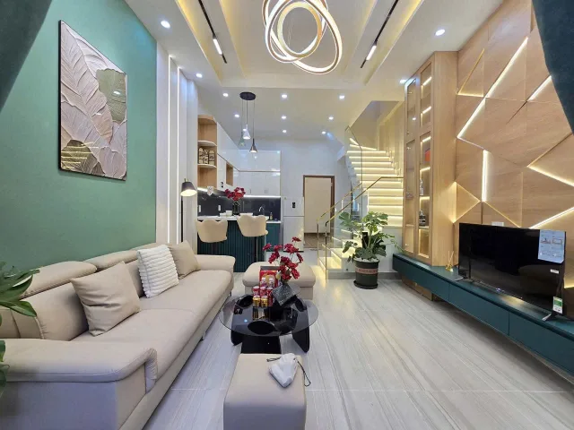 Nhà ngộp giá chỉ 2tỷ75 ngay Nguyễn Cửu Vân, P17, Bình Thạnh