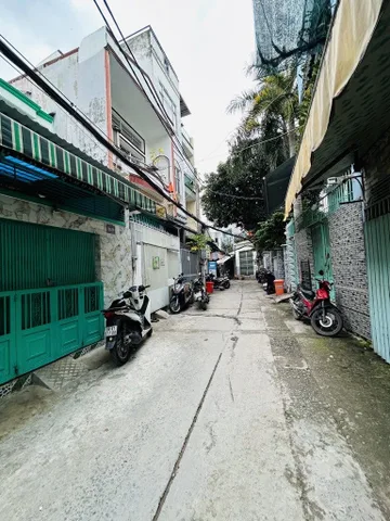 Nhà phố 2 tầng ngay Bùi Văn Ba; 4.2x15m (3PN); có phòng trệt; không quy hoạch