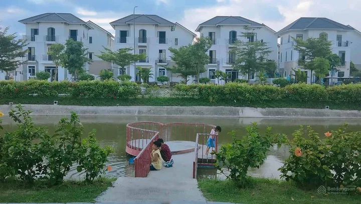 Bán biệt thự đơn lập Centa City Vsip sát vách Ninh Hiệp giá rẻ 1/3 nội đô