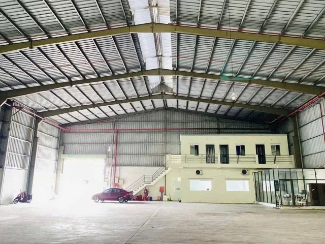 XƯỞNG CHO THUÊ Ở TÂN UYÊN - bình dương Tổng Diện Tích: 1.600m
Diện Tích Xưởng: 1.400m