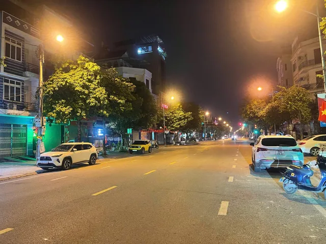 Bán nhà 3 tầng mặt đường bình than đại phúc. Cạnh công viên hồ điều hoà văn miếu. Kinh doanh tốt. Diện tích 76.5m mặt tiền 4.5m hướng đông nam. Phường võ cường tỉnh bắc ninh