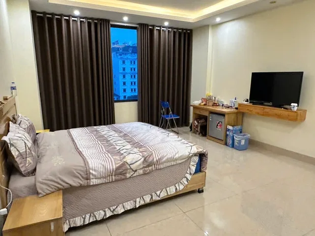 Bán khách sạn lô góc 7 tầng. Diện tích đất 111.3m Nhìn vườn hoa khu hoà đình võ cường. Trung tâm lõi thành phố bắc ninh. Làn 2 đường ngọc hân công chúa. Phường võ cường tỉnh bắc ninh