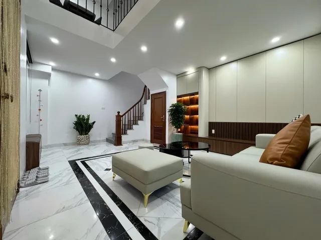 Siêu Phẩm Nhà Ngõ 24 Ngọc Lâm, Long Biên 33m2, 6T giá 8,25 tỷ (ô tô đỗ gần)