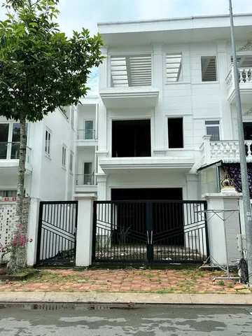 Bán nhà thô 1 trệt 2 lầu khu đô thị Hưng Phú,gần siêu thị
