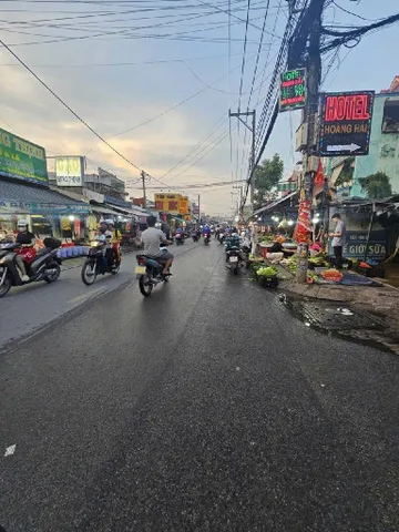 Mặt Tiền Chợ - DT: 10x18= 180m² ,  full thổ cư ngang 10m giá 17.78 tỷ tại Phường Đông Hưng Thuận