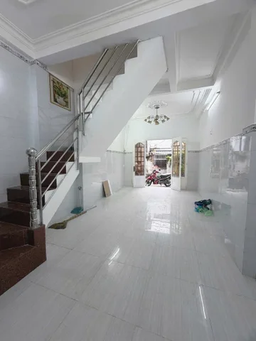 🔥 CHỐT GẤP – NHỈNH 3 TỶ
🏠 NHÀ 2 TẦNG PHÙNG TÁ CHU – SÁT VÁCH TÊN LỬA
💥 Hẻm 4m – Vị trí vàng – Xách vali vào ở ngay!