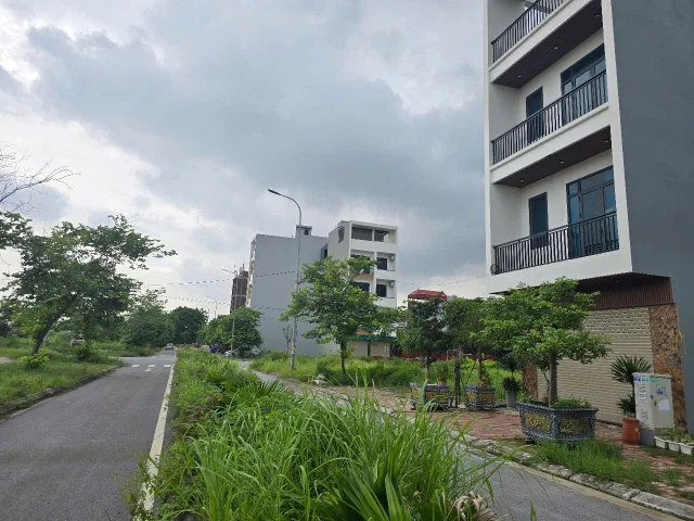 Bán 80m đất nhìn sân bóng dãy NO02 dự án cao đức vạn an. Ngay cạnh đường H100. Phường kinh bắc bắc ninh