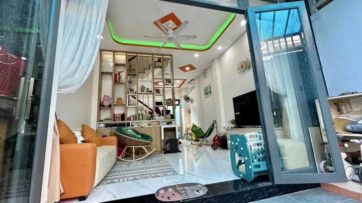 🚗 BÁN NHÀ 3 TẦNG - 50M2( 4.4*11), HOÀN CÔNG - HẺM XE HƠI - GẦN TRƯỜNG, CHỢ, KHU CNC - TRƯỜNG THẠNH, THỦ ĐỨC.