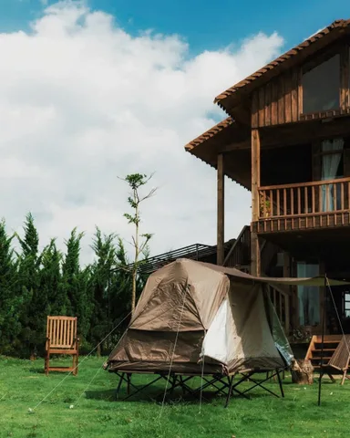 Đang có 1 Căn Nhà Gỗ Siêu Đẹp Quanh Hồ Sẵn Sân Vườn Do Cô đi Định cư nên Cắt Lỗ Sâu Chỉ 600k/m2