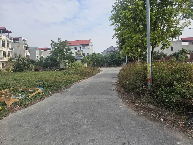Bán đất giãn dân khu 5 đại phúc dãy CL27. Cạnh công viên hồ điều hoà văn miếu. Diện tích 72m mặt tiền 6m hướng đông bắc. Phường võ cường tỉnh bắc ninh