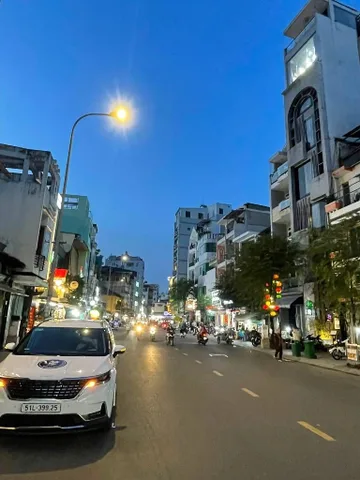 Bán nhà mặt tiền đường Đề Thám Q1 - 66.88m2 - sổ đẹp hoàn công đầy đủ.