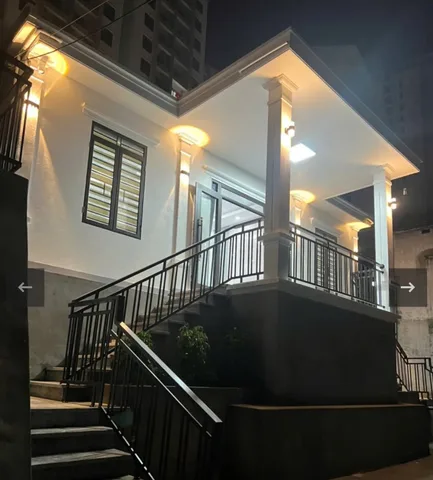 BÁN NHÀ MÁI THÁI ĐẦU NGÕ 8,CAO THẮNG,HẠ LONG