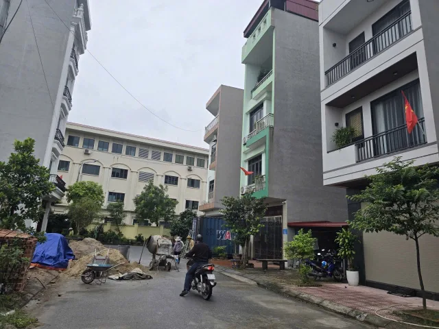 Bán 72m đất làn 3 đường hàn thuyên nhìn vườn hoa. Cạnh trường cao đẳng công nghiệp và tổ hợp thương mại vinpearl vincom. Phường võ cường bắc ninh