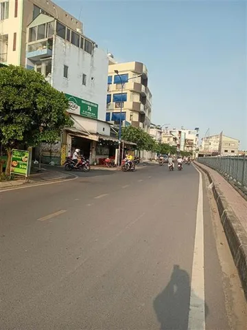 Bán nhà Góc Hai Mặt Tiền Kênh Tham Lương, DT: 88m² có sẵn 86,5m² thổ cư ngang 8m giá 9.3 tỷ tại Phường Bình Hưng Hòa