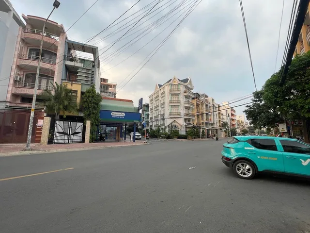 Mặt tiền KD sầm uất Chợ Lớn – Bình Phú, nhà 4 tầng 4x25m giá tốt