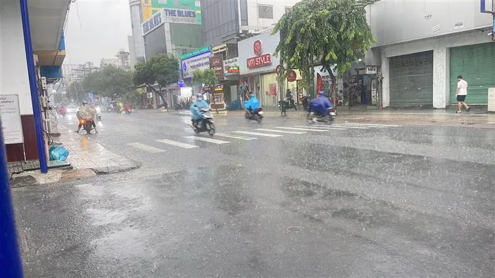 Bán nhà gấp 2 Tầng Mặt Tiền CMT8  Tân Bình