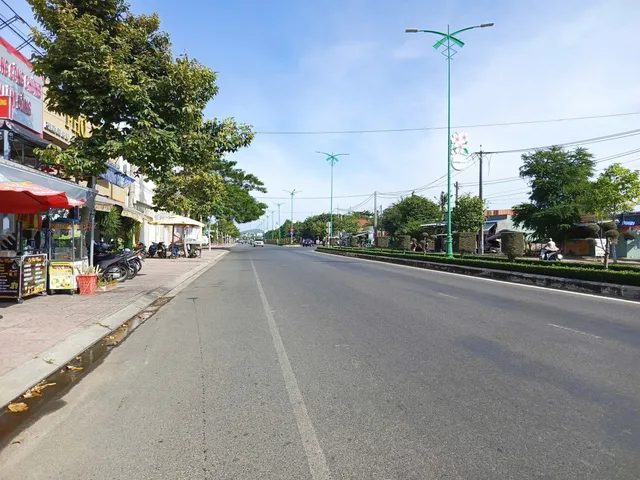 Bán 2 lô đất (1 đất+ 1 nhà) giá tốt mặt tiền kinh doanh đường hùng vương