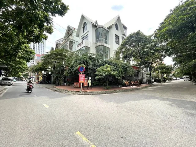 Bán biệt thự Nguyễn Cơ Thạch – 136m² – 4 tầng chắc chắn – Ô tô đỗ cửa – hơn 40 tỷ.