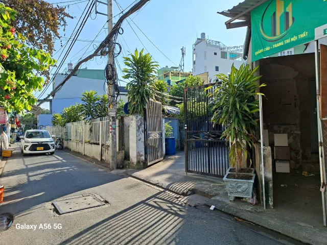 Nhà 3 tầng mới, ngang gần 5m. Đường Lê Đình Cẩn, hẻm rộng thoáng  Dt hơn 100m2, chỉ hơn 6 tỷ