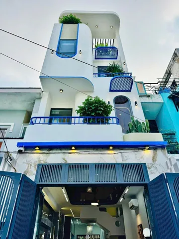 Nhà đẹp giảm sâu 200tr. Căn 50.4m² Bùi Đình Túy gần ngã 4 Hàng Xanh. Xây 1 trệt 3 lầu, hẻm oto