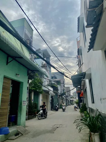 Bán Nhà Tỉnh lộ 10 ,Căn góc Dt 80m2 -1 tầng 4pn,Giá 4.9 tỷ .Ngay chợ Bà Hôm,Gần trường học ...BHX .Giao thông thuận tiện