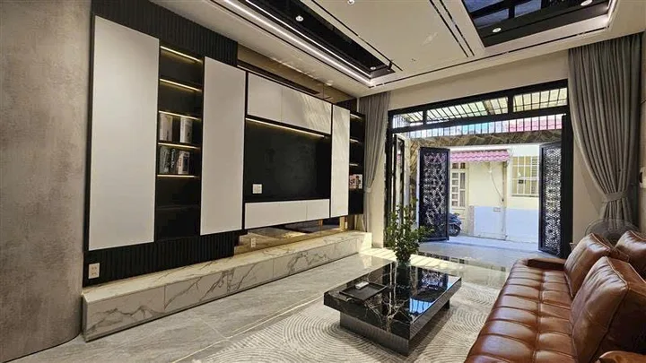 Nhà đẹp 4 tầng sát Phú Mỹ Hưng; 4x16m 4PN; hẻm 1/ cách mặt tiền 40m; không quy hoạch