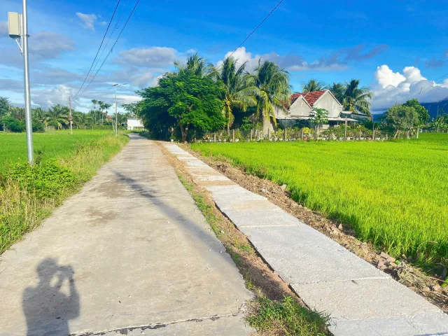Lh: 0938.156.791 Hiếu 
Bán đất full thổ cư dt 1060,1m2 bám đường bê tông 38,97m. Ninh Đông Ninh Hòa Khánh Hòa. Thích hợp phân lô bán nền.