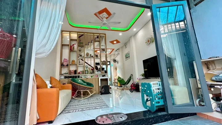 🚗 BÁN NHÀ 3 TẦNG - 50M2( 4.4*11), HOÀN CÔNG - 3PN, 3WC - HẺM XE HƠI - GẦN TRƯỜNG, CHỢ, KHU CNC - TRƯỜNG THẠNH, THỦ ĐỨC.