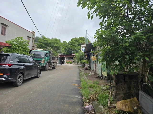 Bán 136m đất đấu giá xen kẹp lãm làng vân dương nam sơn. Đường thông các ngả. Kinh doanh phòng trọ tốt. Phường nam sơn tỉnh bắc ninh