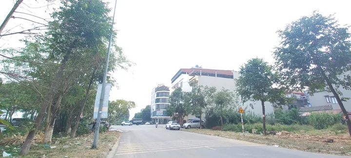 Bán 63.7m đất giãn dân mặt đường lê văn thịnh đại phúc. Kinh doanh tốt. Đường thông các ngả. Cạnh trường cao đẳng công nghiệp bắc ninh. Phường võ cường tỉnh bắc ninh